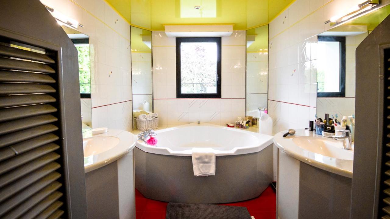 Le Champ Du Renne Bed & Breakfast Le Mans Bagian luar foto