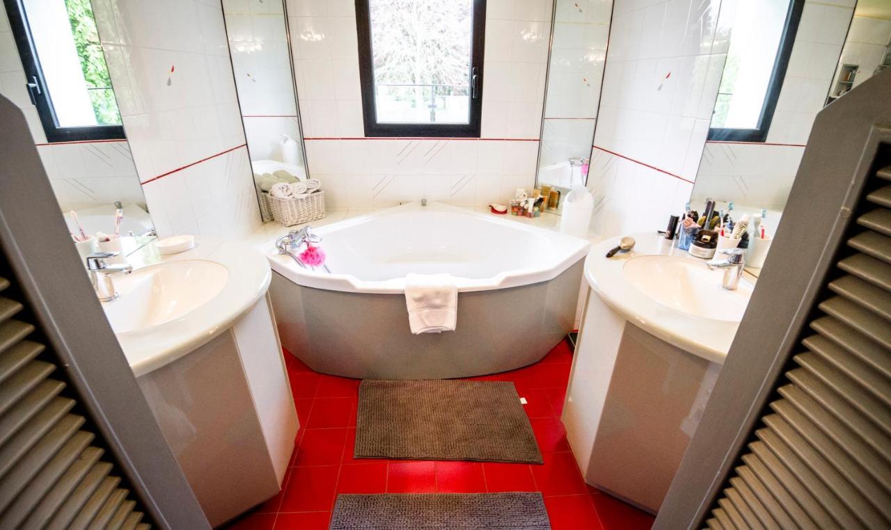 Le Champ Du Renne Bed & Breakfast Le Mans Bagian luar foto